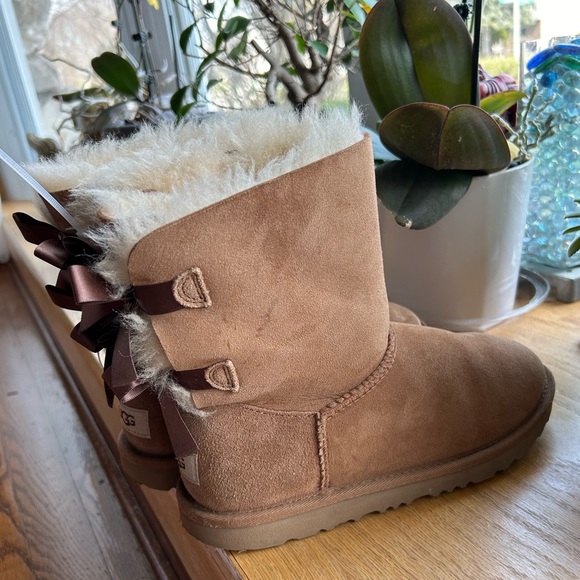 UGG SHOES| BAILEY BOW UGGS|COLOR TAN: SIZE 5 - Picture 8 of 16